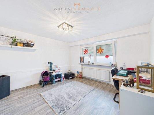 Kinderzimmer/Büro EG