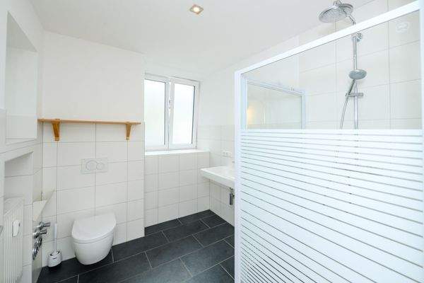 Duschbad mit Fenster I EG