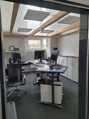 Büro 1.jpg