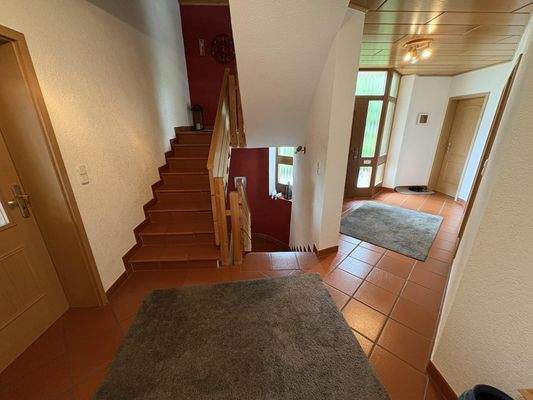 Eingangsbereich / Treppe OG & KG