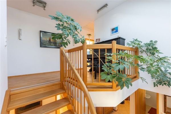 Treppe OG.jpg
