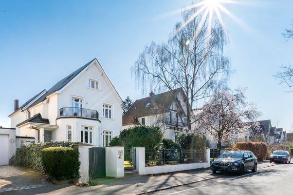 Straßenansicht
