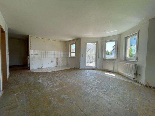 Wohnen mit offener Küche und Balkon