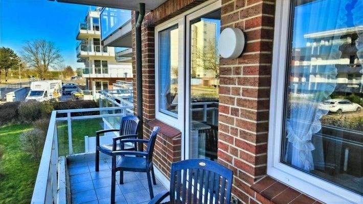 Balkon mit Fernblick zum Deich