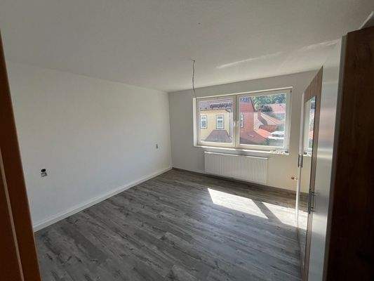 004020156800_302_350_02102025030249987