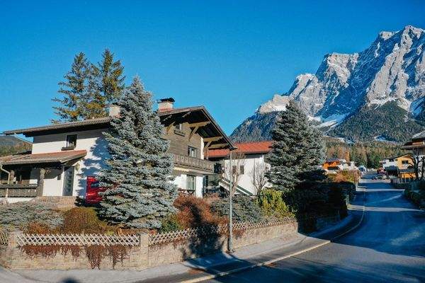 ...und Zugspitzmassiv.