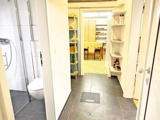 Großes Plus: Keller mit weiterem, modernem Duschbad