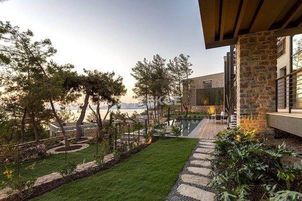 Apartments in a Project with Private Bay and Pier in Bodrum
