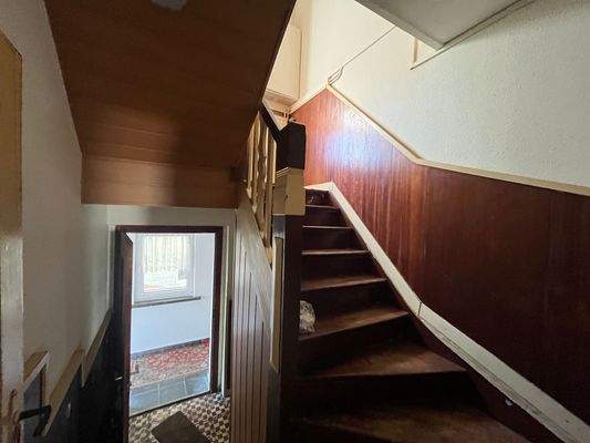 Treppenhaus mit Blick Aufgang OG.JPG