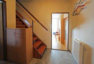 Vorraum mit Stiegenhaus