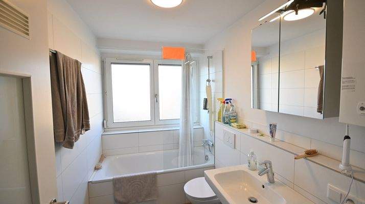 1-Zi-Appartment: Schickes Duschbad