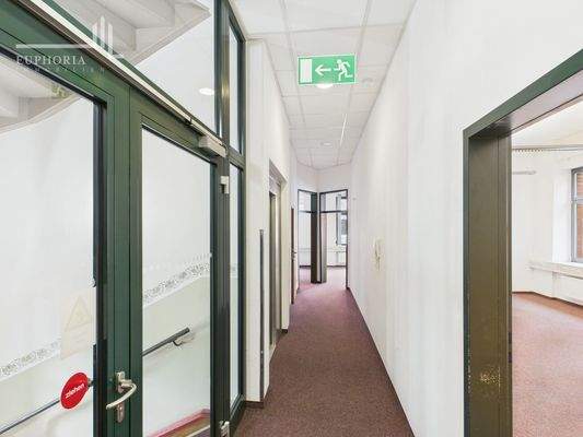 CAM03352G0-PR0052-STILL006