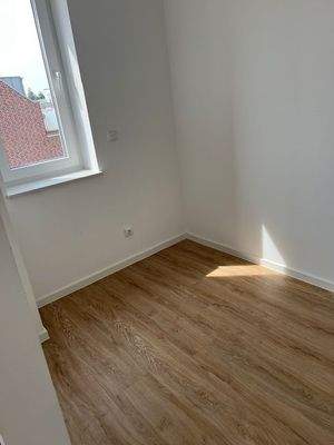 Ankleidezimmer li Whg DG