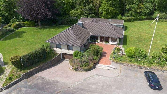 Großzügige Zufahrt