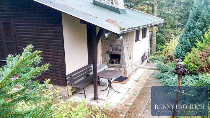 Bungalow mit Außenkamin