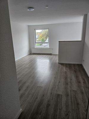 1. OG Wohnraum mit offener Küche.jpg