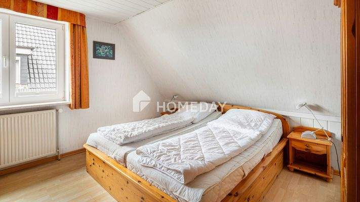 1. OG Schlafzimmer 1 1