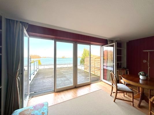 Blick auf den See aus dem Wohnzimmer