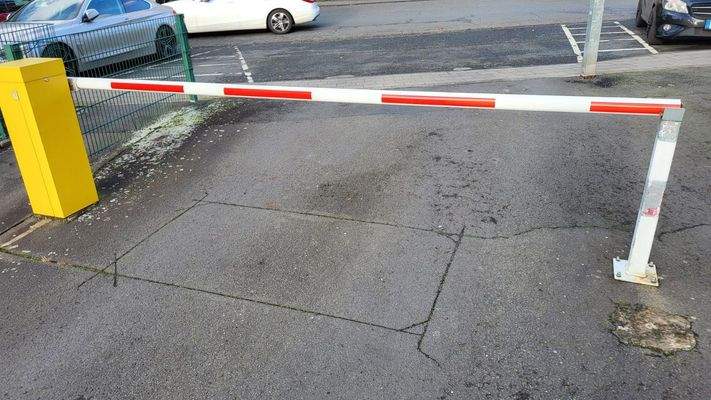 Zufahrtsschranke z. Garagenhof