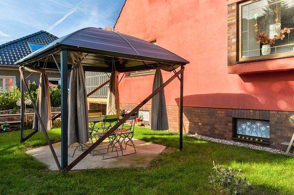 Gartenpavillon als schattiger Rückzugsort