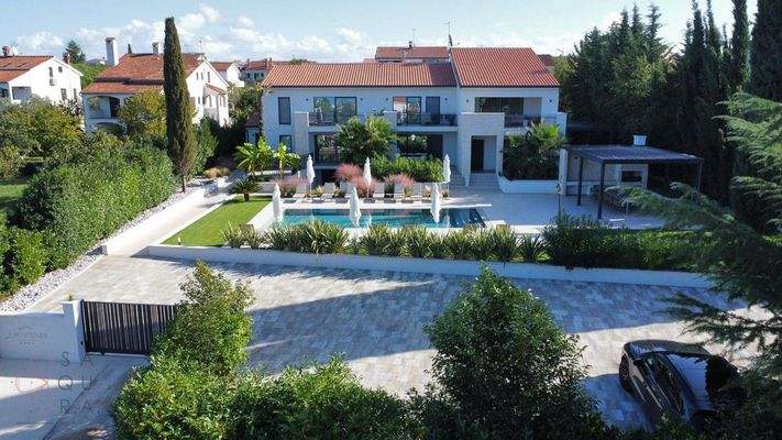 3d837f39-3d35-446c-9759-d7c743e263bb