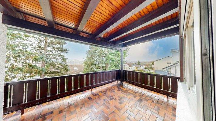 großzügiger Balkon OG