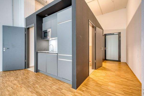 Zugang Bad und Einbauküche