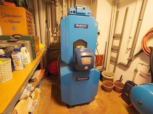 Öl-Zentralheizung mit Warmwasseraufbereitung