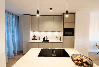 Küche mit Kochinsel 