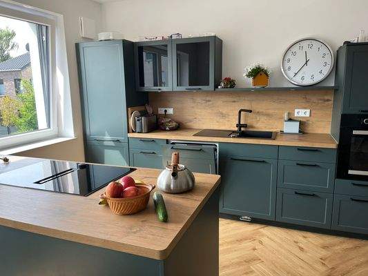 Küche mit hochwertiger Einbauküche