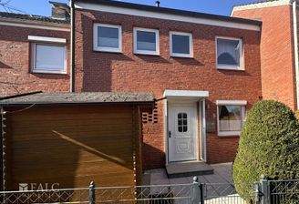 Eingangsbereich mit Gartenhäus