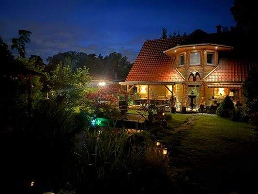 Gartenseite Nachtansicht