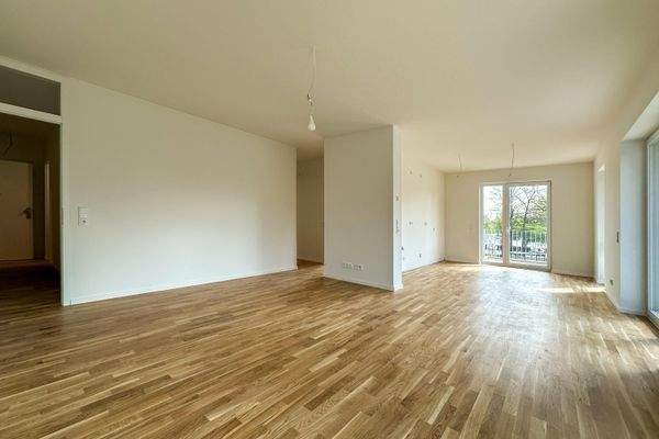 offenes Wohn-/Esszimmer mit Küche