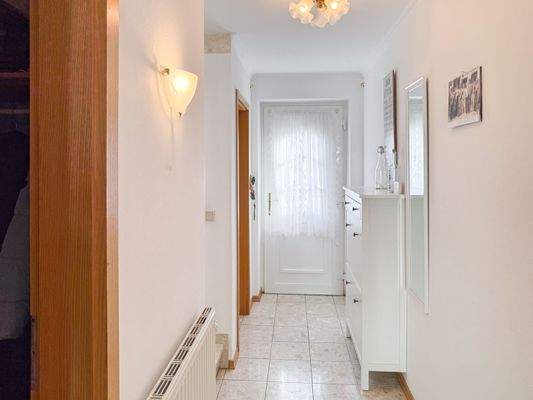 21. Einliegerwohnung Eingangsbereich.jpg