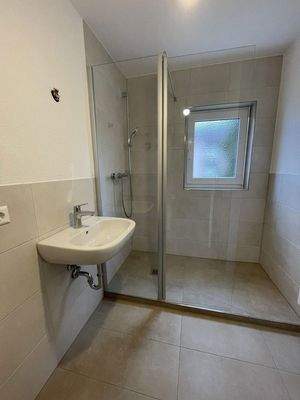 Bad mit Duschkabine