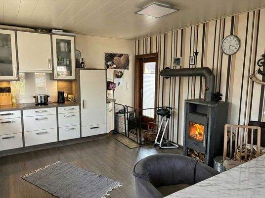 Küche mit Kachelofen