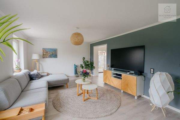 Wohnzimmer zum Essbereich