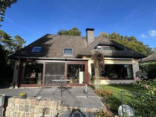 Ansicht mit Wintergarten und Loggia