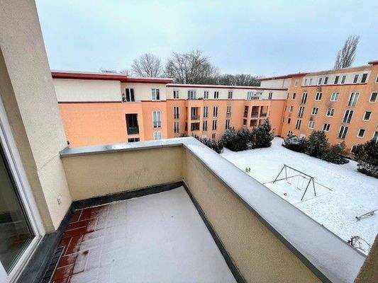 Schneebedeckter Balkon