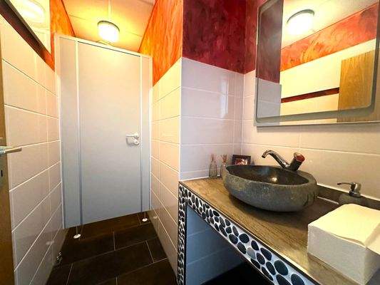 Badezimmer (2. OG rechts)