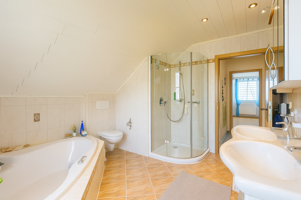 Badezimmer im Obergeschoss