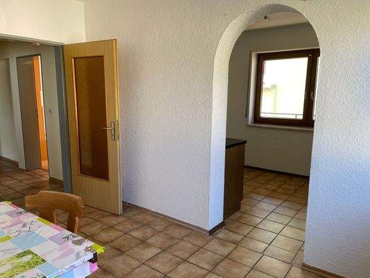 Esszimmer mit Blick zur Küche im EG