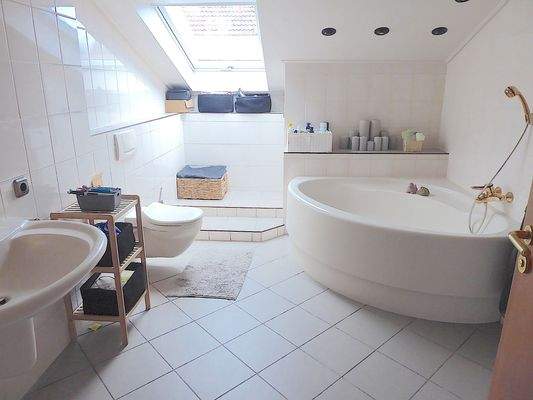 Tageslichtbad Wohnung hinten