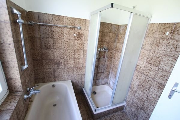Wohn- und Geschäftshaus in Keutschach-Höflein mit 1.892m² Grundstück und 3 XXL-Garagen Nähe Rauschelesee mit vielen Verwendungsmöglichkeiten!