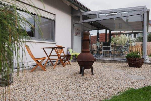 Ansicht vom Garten auf das Haus von Westen