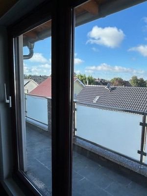 DG_Blick_Balkon_Straßenseite.jpg