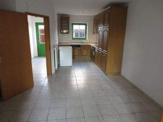 zur großen Eßdiele mit Küchenbereich (ohne EBK)