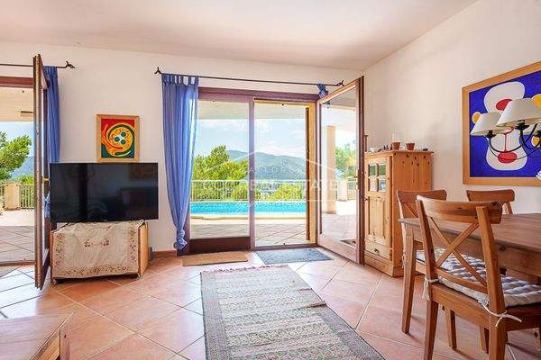 ...Zugang zur Poolterrasse