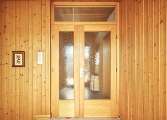 Separater Eingang ins obere Geschoss