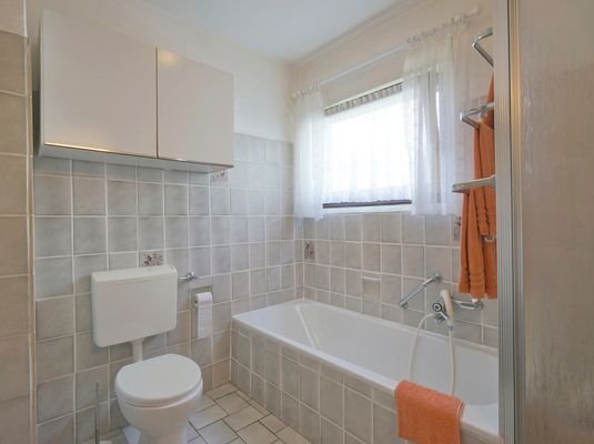 Bäder mit Dusche und Wanne